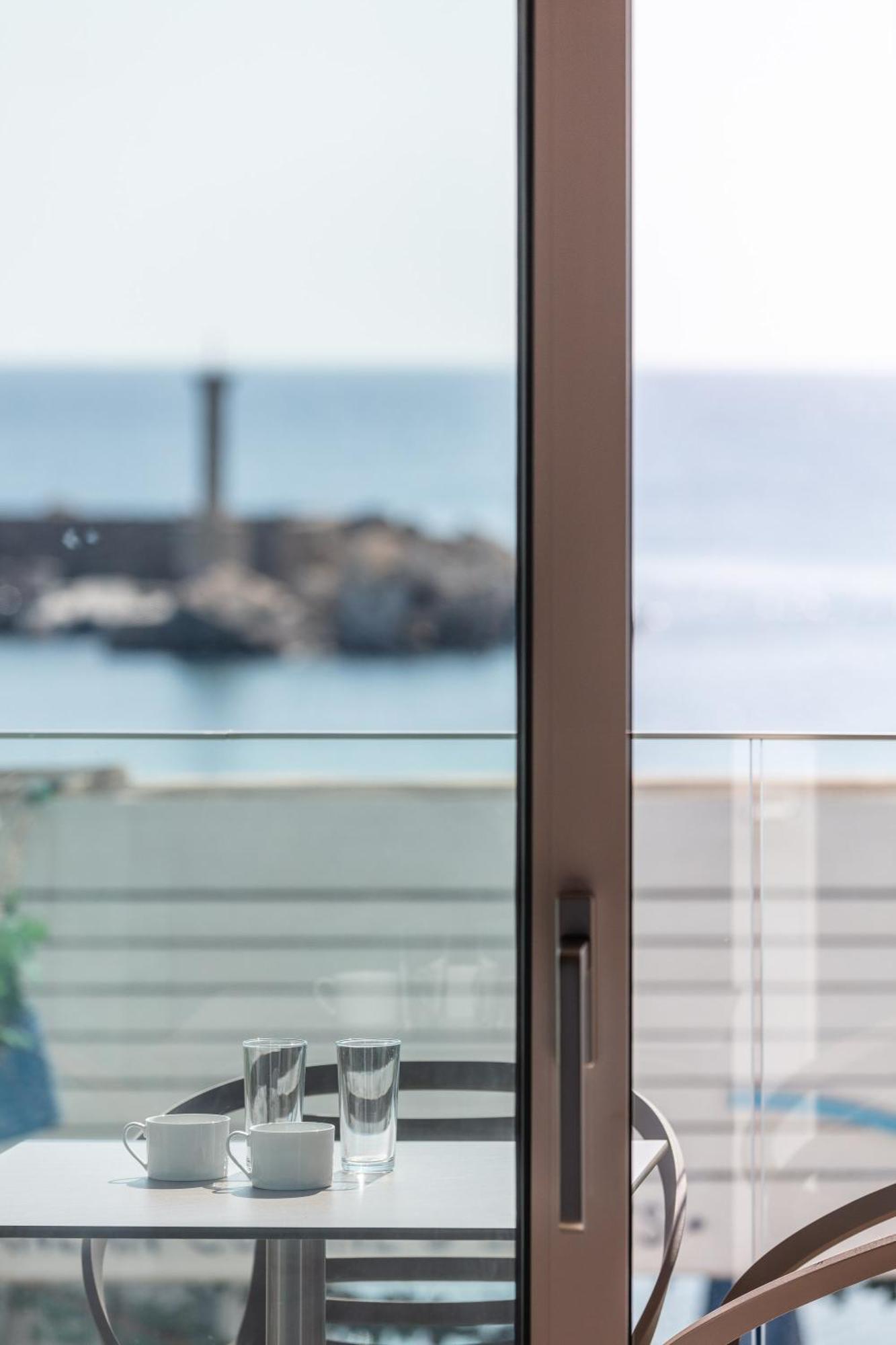 Skipper Beachfront Suites Hersonissos (Crete) Quarto foto