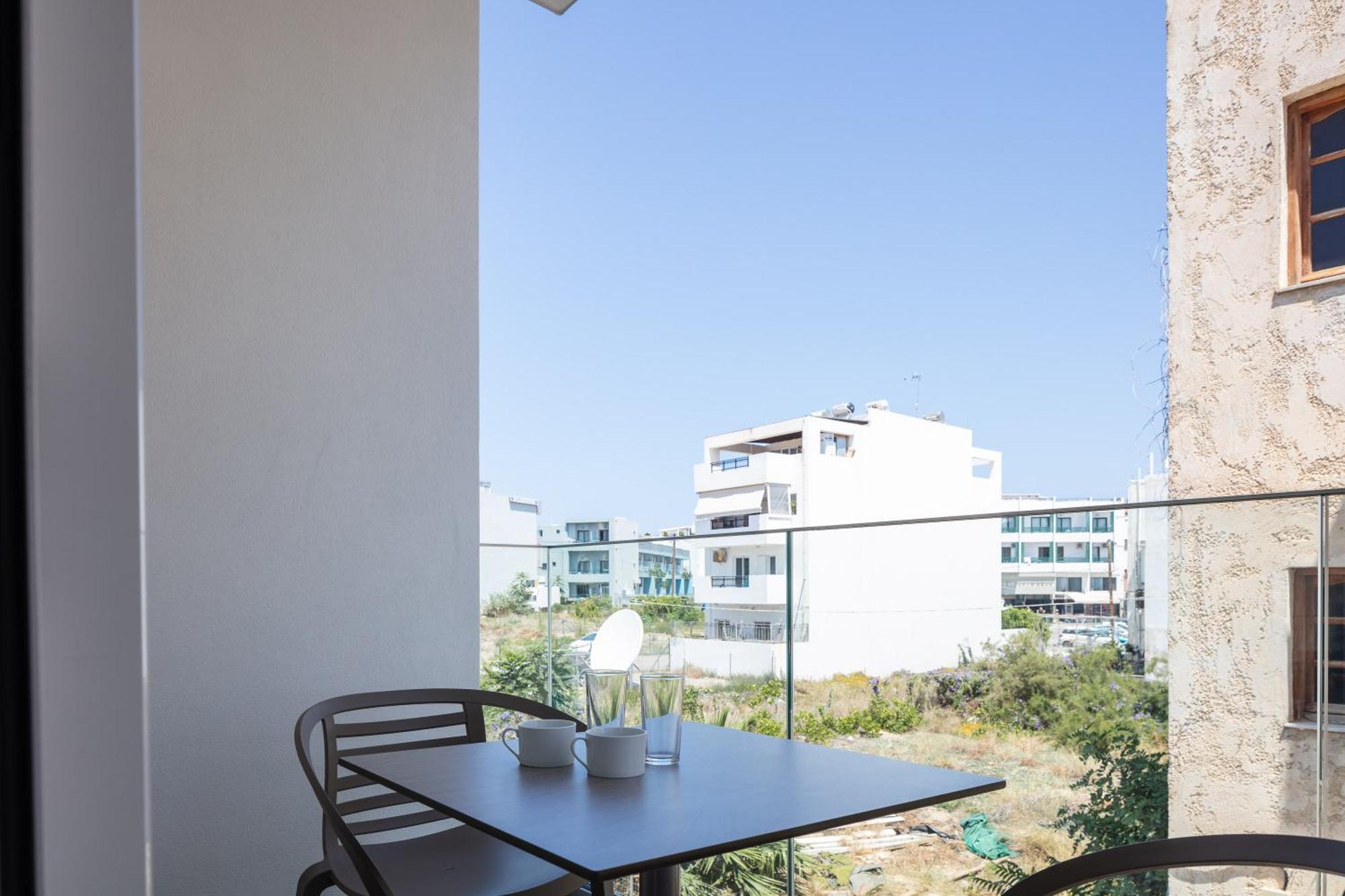 Skipper Beachfront Suites Hersonissos (Crete) Exterior foto