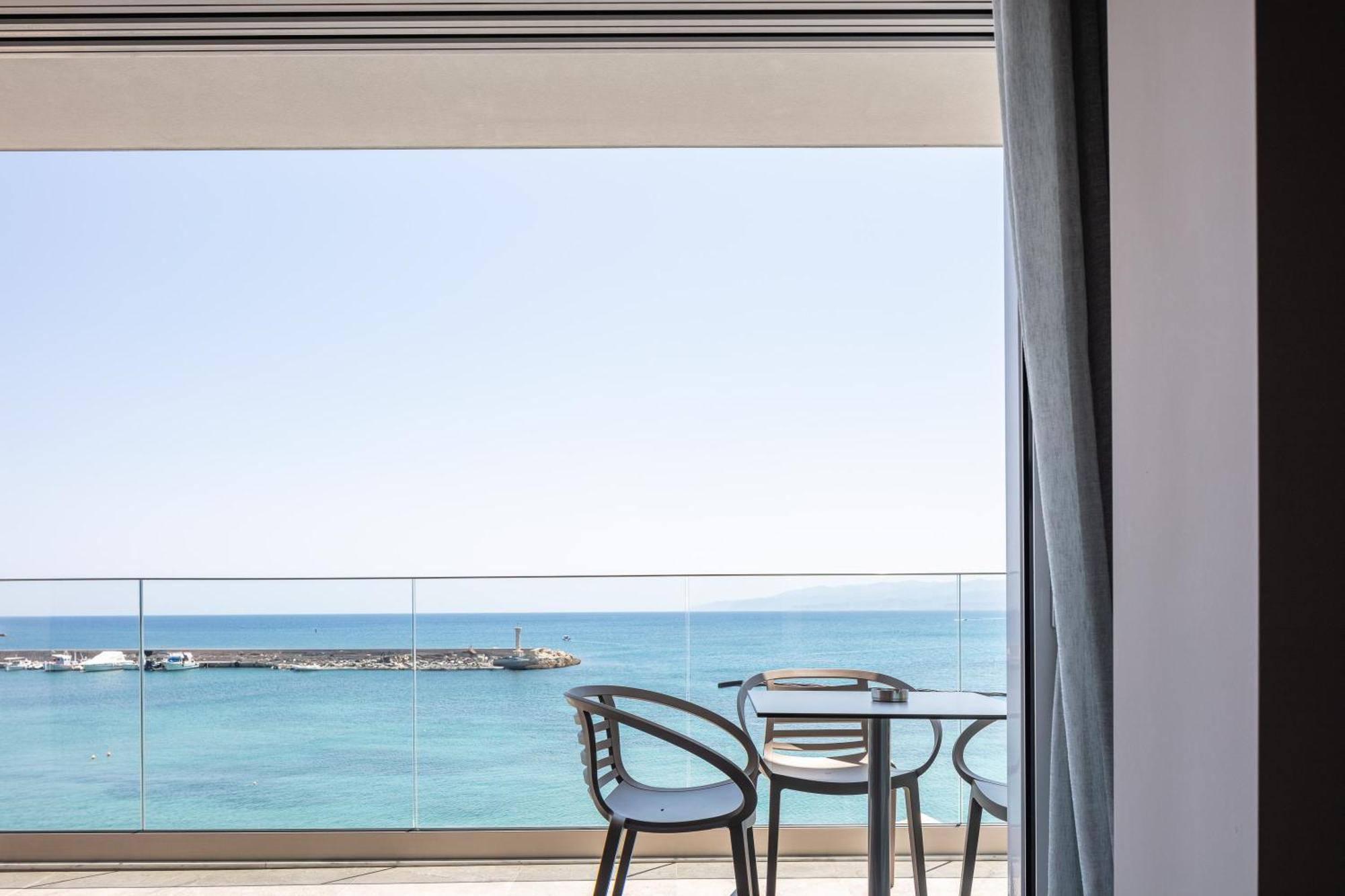 Skipper Beachfront Suites Hersonissos (Crete) Exterior foto